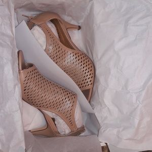 Never worn nice tan shoes.